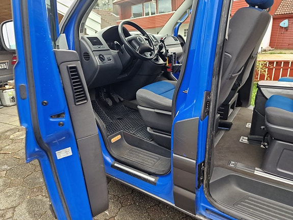Volkswagen Multivan 7 of 27