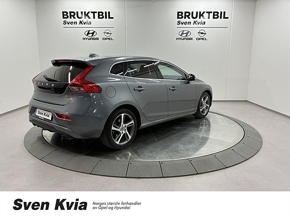 Volvo V40 8 of 30
