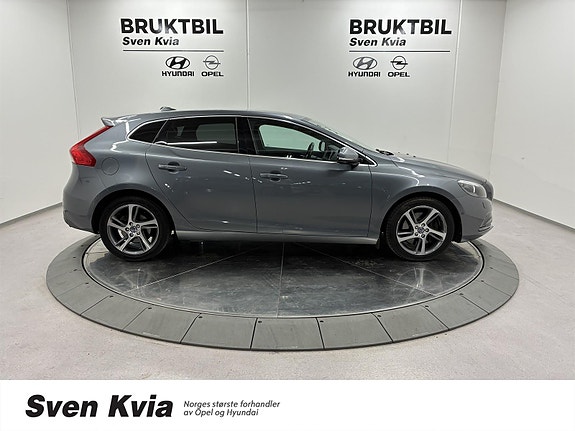 Volvo V40 4 of 30
