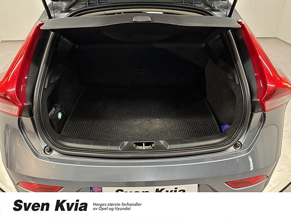 Volvo V40 30 of 30