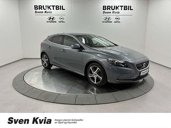 Volvo V40 3 of 30