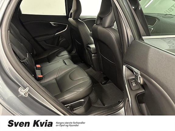 Volvo V40 25 of 30