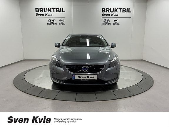 Volvo V40 2 of 30
