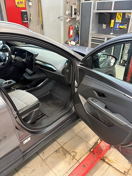 Renault Scenic E-Tech 6 of 9