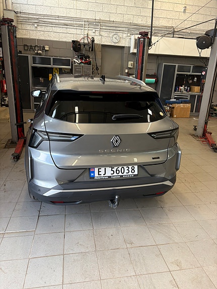 Renault Scenic E-Tech 2 of 9