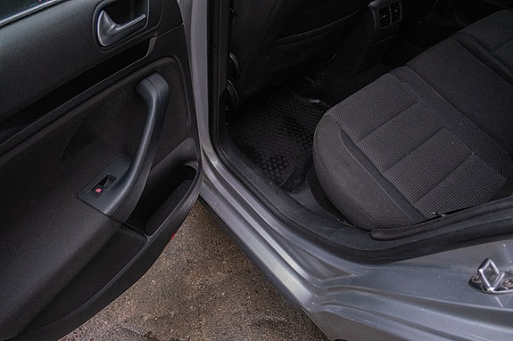 Volkswagen Golf VI 19 of 22