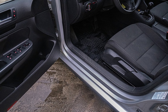 Volkswagen Golf VI 16 of 22