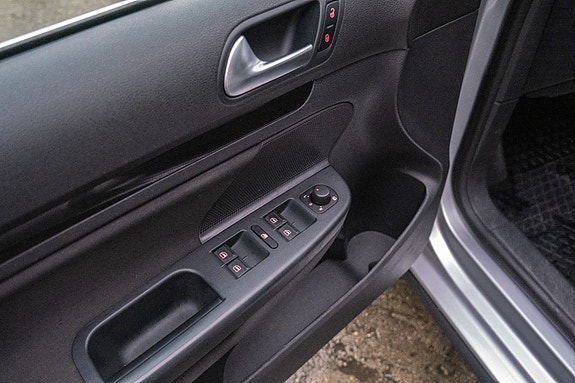 Volkswagen Golf VI 15 of 22