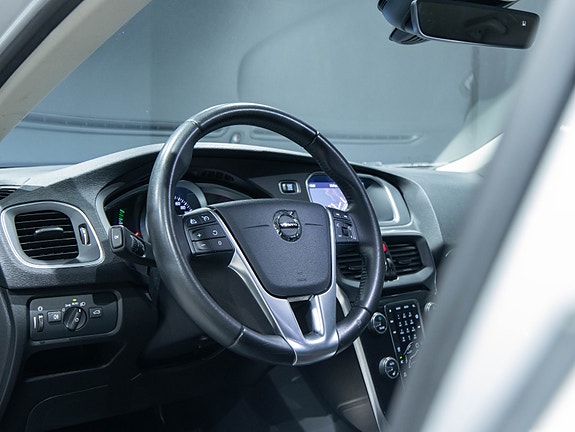 Volvo V40 Cross Country 8 of 19