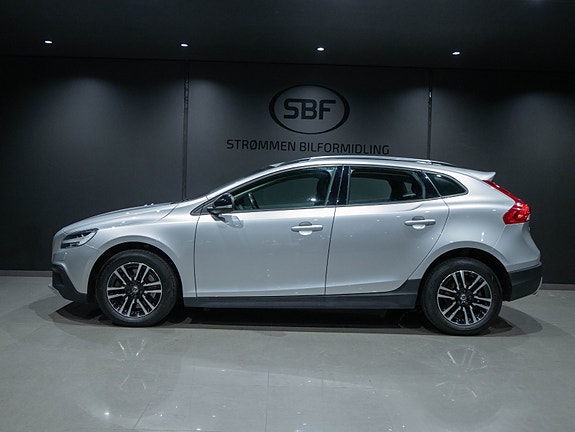 Volvo V40 Cross Country 2 of 19