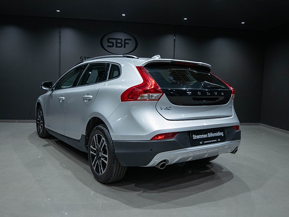 Volvo V40 Cross Country 5 of 19