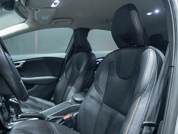 Volvo V40 Cross Country 7 of 19