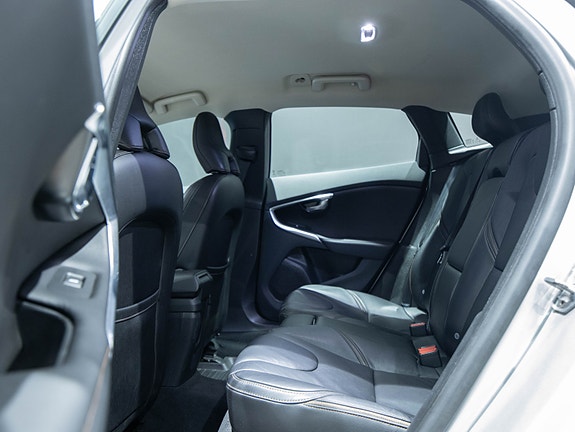 Volvo V40 Cross Country 10 of 19