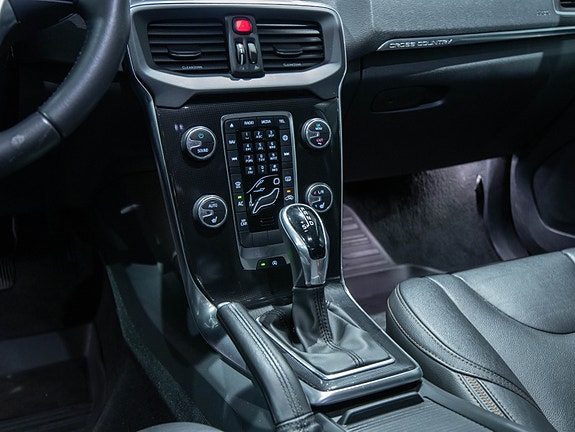 Volvo V40 Cross Country 12 of 19