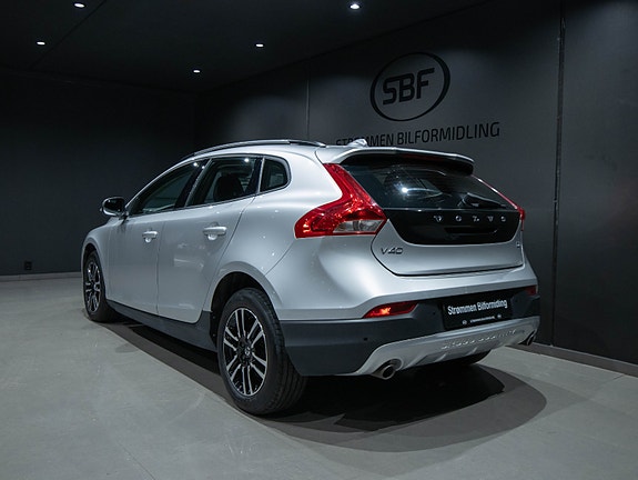 Volvo V40 Cross Country 4 of 19