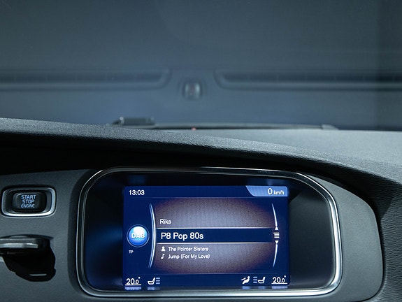 Volvo V40 Cross Country 14 of 19