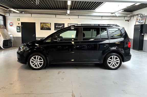 Volkswagen Touran 2 of 30