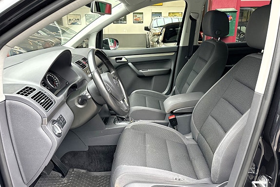 Volkswagen Touran 10 of 30