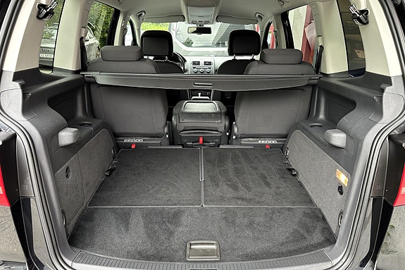 Volkswagen Touran 17 of 30