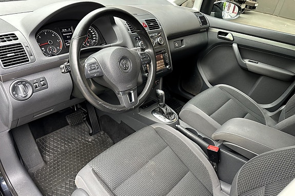 Volkswagen Touran 9 of 30