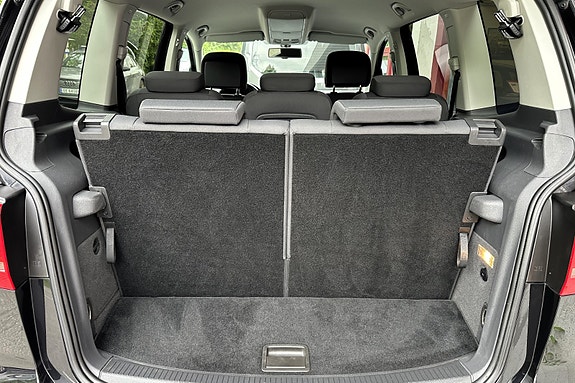 Volkswagen Touran 18 of 30