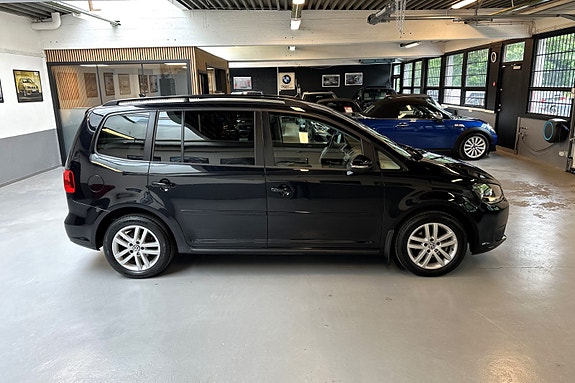 Volkswagen Touran 6 of 30