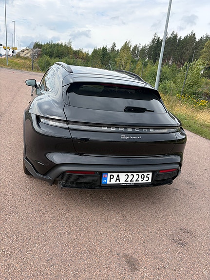 Porsche Taycan 4 3 of 7