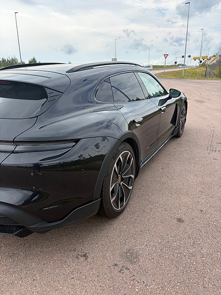 Porsche Taycan 4 4 of 7
