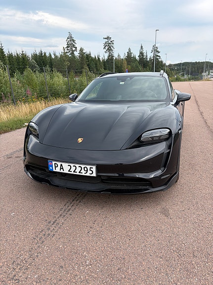 Porsche Taycan 4 2 of 7
