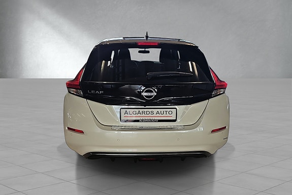 Nissan Leaf 6 of 17