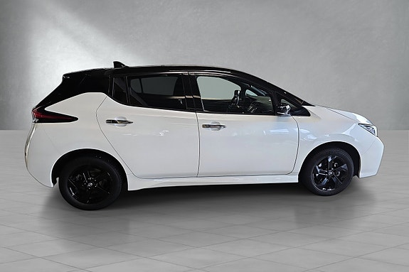 Nissan Leaf 3 of 17
