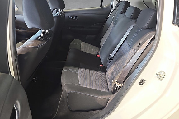 Nissan Leaf 9 of 17
