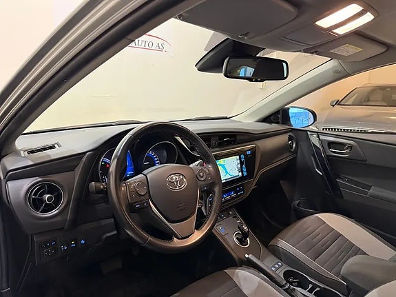 Toyota Auris 13 of 21