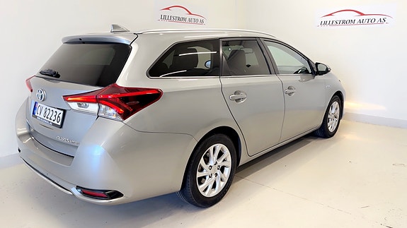 Toyota Auris 9 of 21