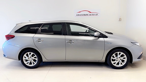 Toyota Auris 7 of 21