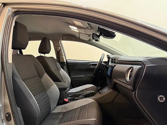 Toyota Auris 18 of 21