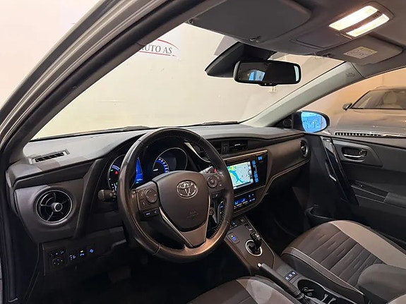 Toyota Auris 12 of 21
