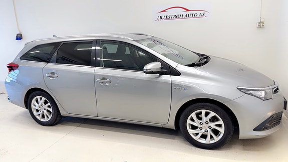 Toyota Auris 8 of 21