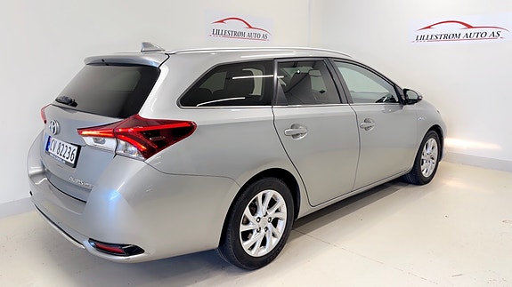Toyota Auris 10 of 21