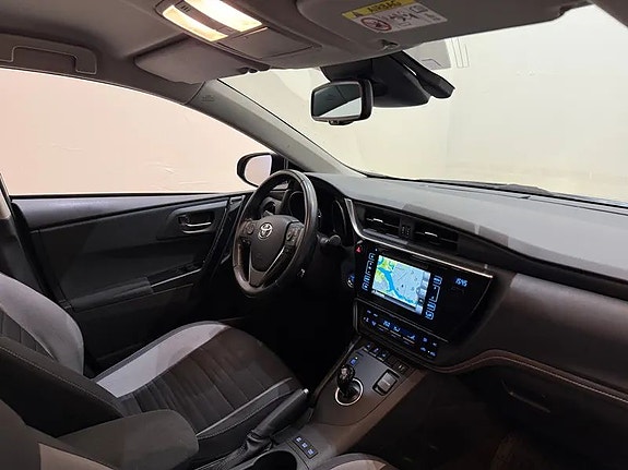 Toyota Auris 19 of 21
