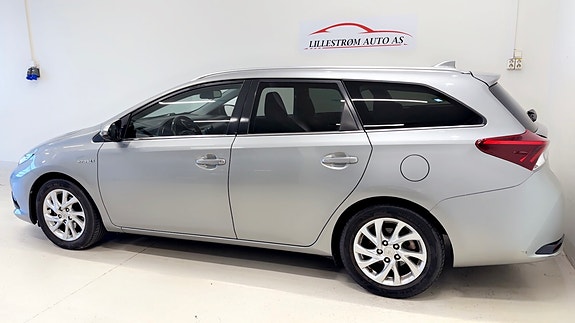 Toyota Auris 5 of 21