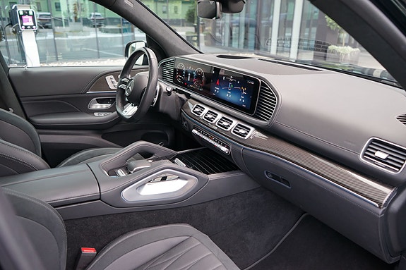 Mercedes-Benz GLS63 24 of 30