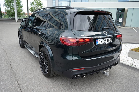 Mercedes-Benz GLS63 14 of 30