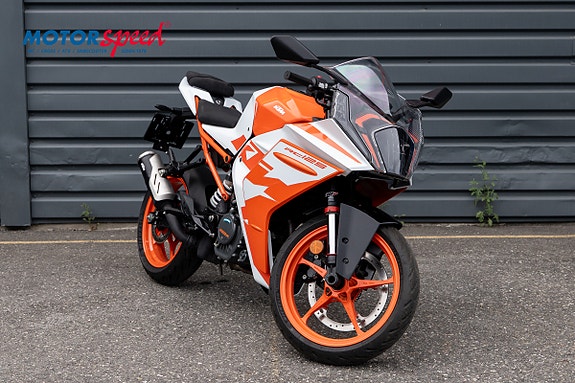 KTM RC 125 2 of 8