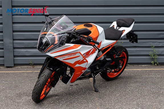 KTM RC 125 4 of 8