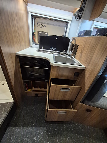 Sun Living S 75 SL / Truma Combi E / Gulvvarme / Stekeovn / Senkeseng ++ 19 of 30