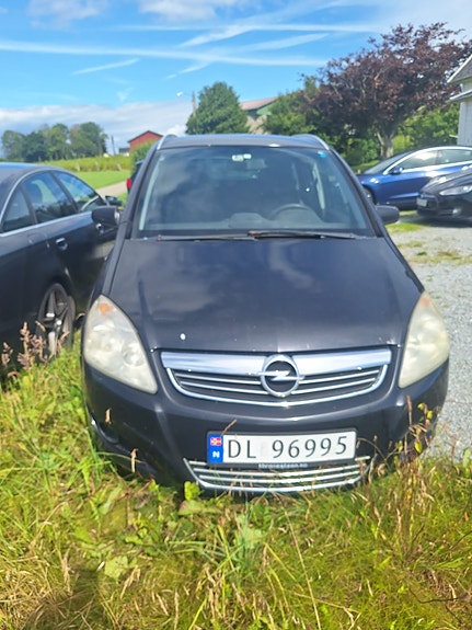 Opel Zafira 2 of 5