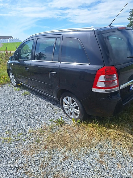 Opel Zafira 3 of 5