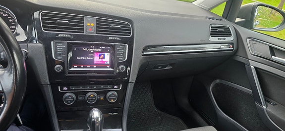 Volkswagen Golf VII 9 of 17