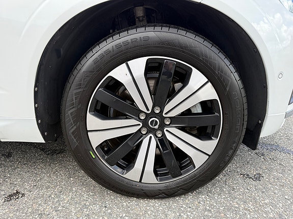 Volvo XC60 13 of 30